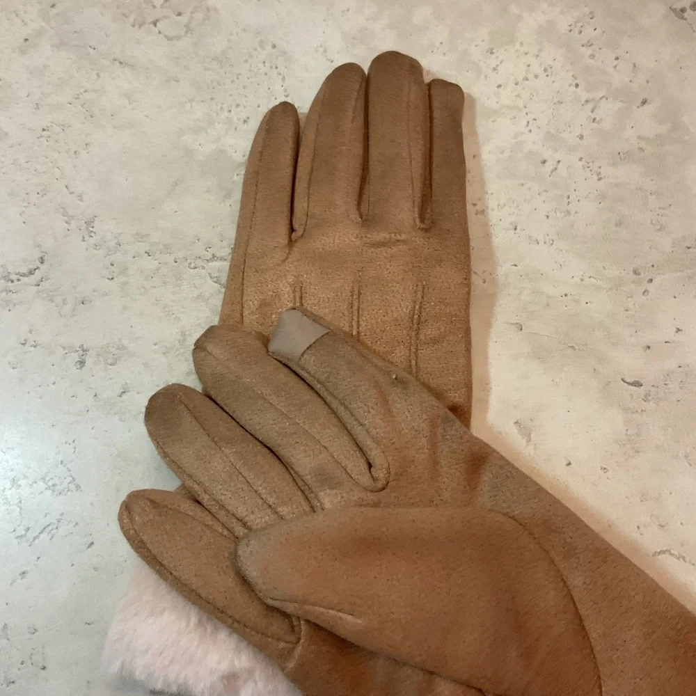 Tan winter Suede Gloves, one size, faux fur trim and lining, NWT